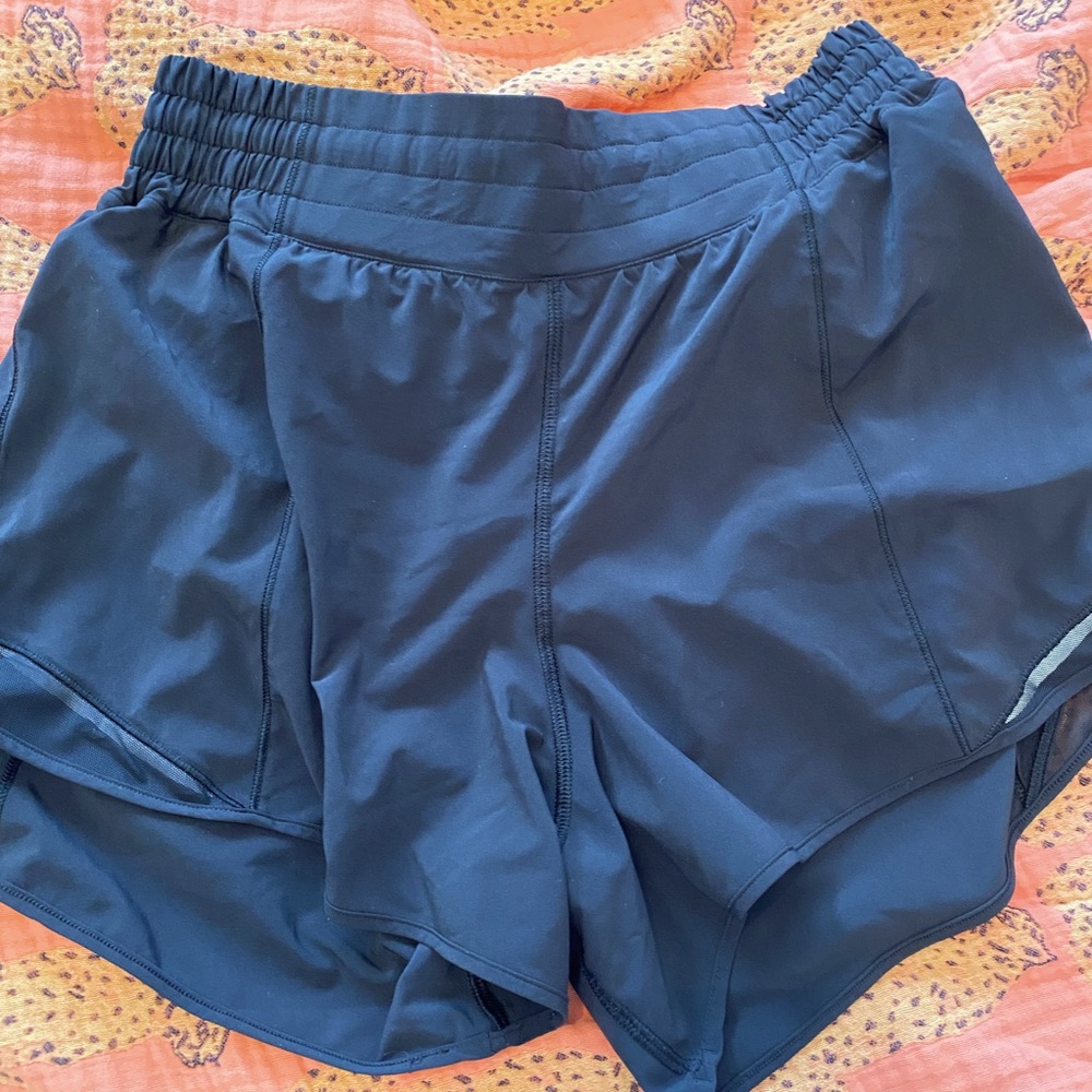 Black Lululemon Hotty Hot Shorts 4”